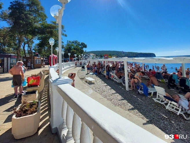 Уже с утра в столовых на набережной образовались очереди | Источник: Екатерина Железнова / 93.RU