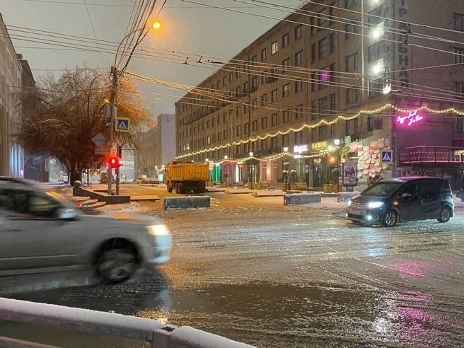 Ограничение движения введено на отрезке улицы Ленина от площади Ленина до Советской | Источник: Анастасия Хрипушина/NGS.RU