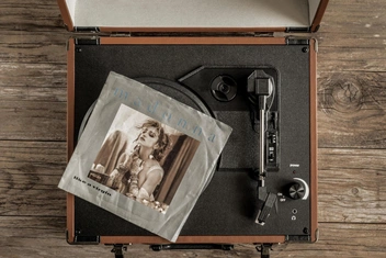 Синдром второго альбома: что это и как с ним справляются звезды — от Мадонны до Билли Айлиш