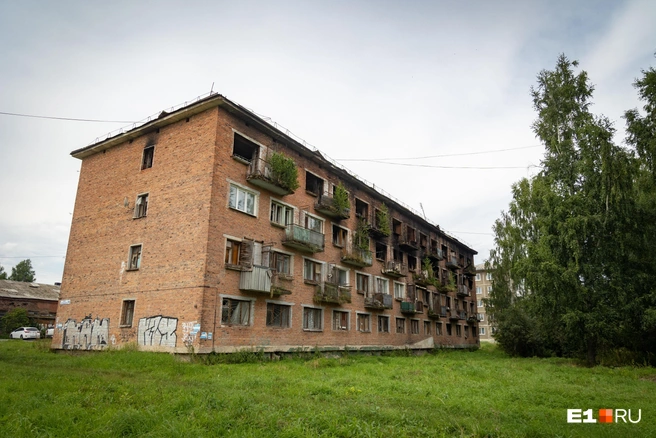 Жильцов расселили, на месте общаги планируют построить новый дом | Источник: Владислав Лоншаков / E1.RU