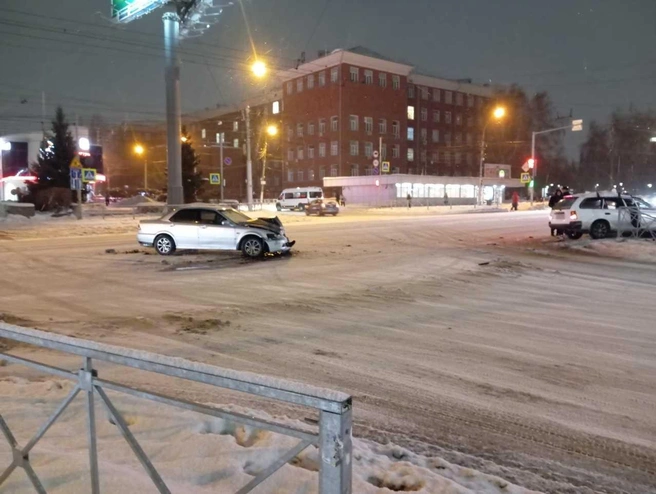 Причиной ДТП мог стать гололед на дорогах | Источник: читатель НГС