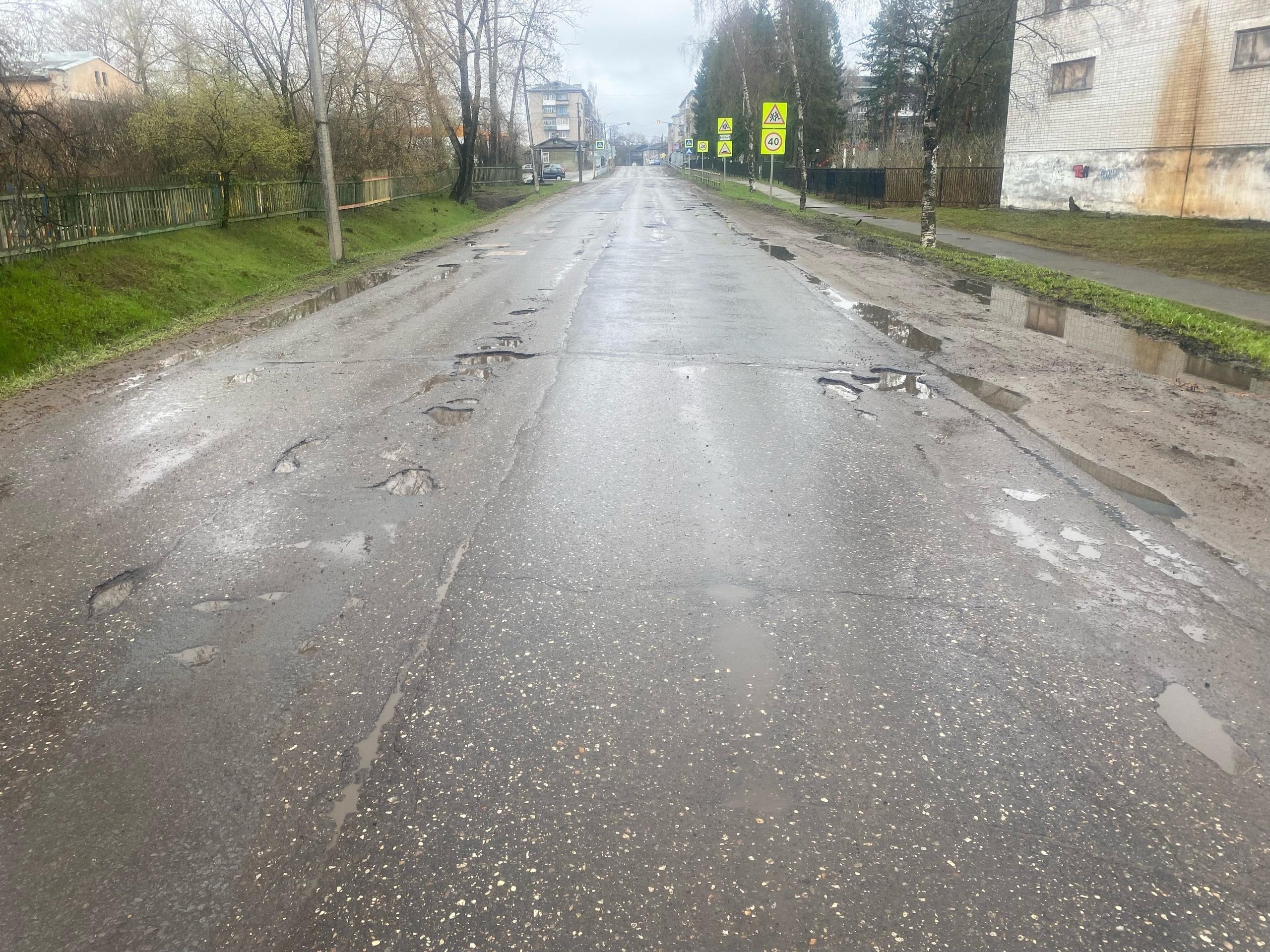 «Дороги разбили в хлам»: как добыча песка на юге Архангельской области портит жизнь местным