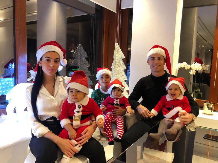 Милота дня: как отмечает Рождество большая семья Криштиану Роналду