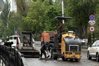 Дожди мешают ямочному ремонту в Ростове