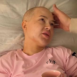 Уже совсем не та Лерчек: кадры онкобольной звезды соцсети во время химиотерапии, от которых бросает в дрожь