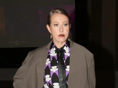 Аномальная жара — не повод для шлепок: Ксения Собчак выгуляла сапоги-пакеты за 168 тысяч