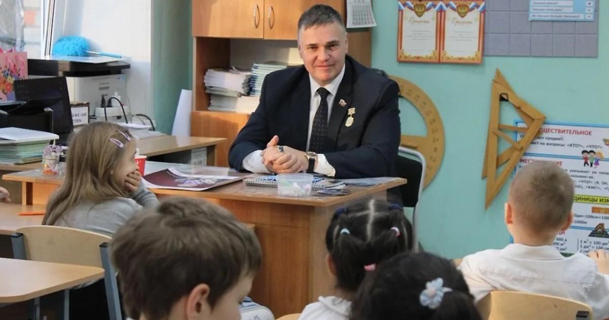 Чиновник из Ленинградской области стал отцом в 33-й раз&nbsp;&mdash; количество &laquo;жен&raquo; он скрывает