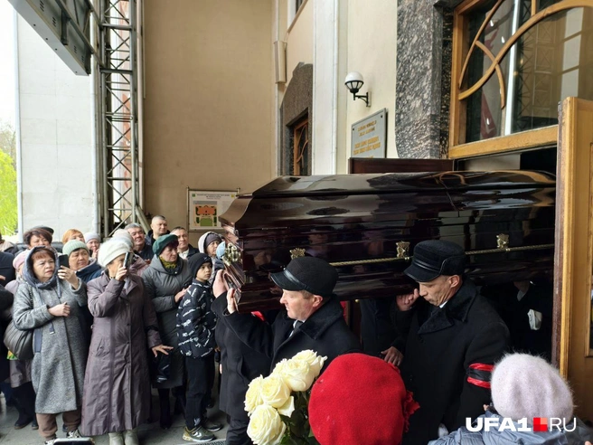 В последний путь Фидан Гафаров отправился под громкие овации | Источник: Булат Салихов / UFA1.RU
