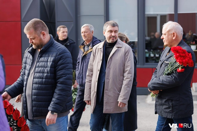 В центре — руководитель пресс-службы аппарата губернатора Волгоградской области Александр Бондаренко | Источник: Алексей Волхонский / V1.RU