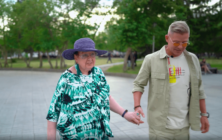 Митя Фомин показал 81-летнюю маму в шоу о долгожителях