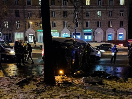 Укачивали грудную дочь погибшей на руках, пока ее брат умирал. Подробности страшного ДТП в Москве