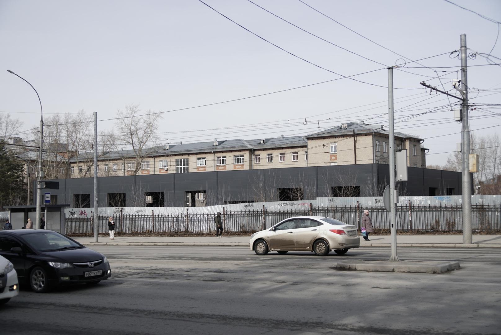 Новосибирские депутаты обсудили стройку комплекса перед больницей