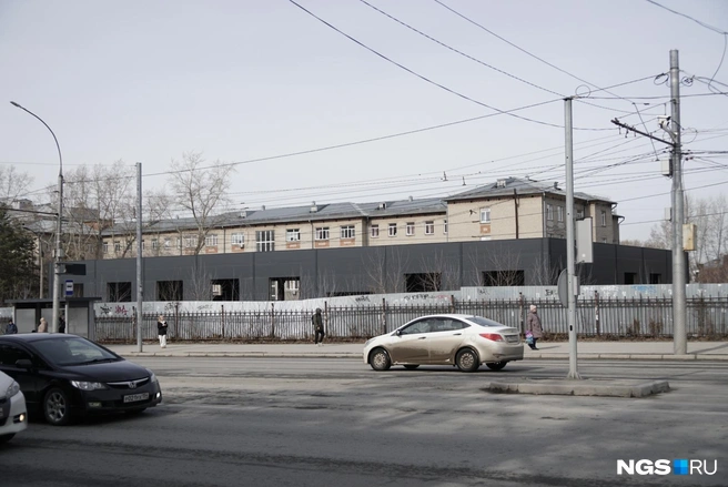 Многофункциональный комплекс с башней в 20 этажей вырастет на месте двухэтажного долгостроя | Источник: Александр Ощепков / NGS.RU