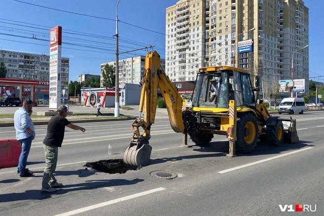 А вот так провал выглядел четыре года назад | Источник: Алексей Волхонский / V1.RU