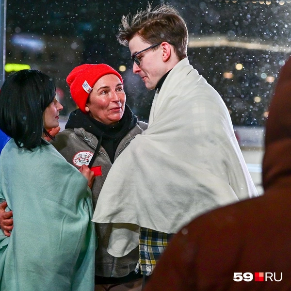 На площадке было очень холодно&nbsp;— спортсмены кутались в пледы | Источник: Василина Любимова / 59.RU