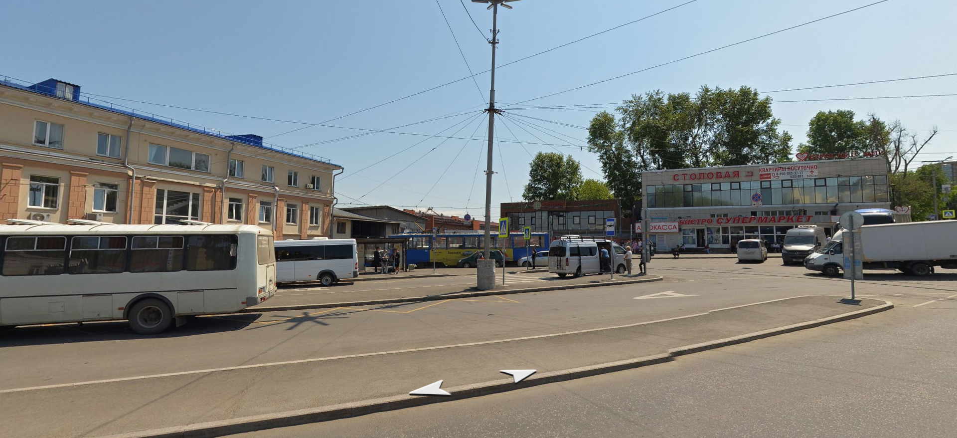 За 14 лет возле автокасс на Челнокова многое изменилось. Автобусы теперь стоят не как попало, а упорядочено, некоторые маршруты даже пользуются специальным остановочным карманом | Источник: «Яндекс.Карты»
