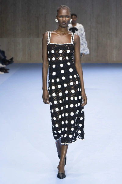 Carolina Herrera весна-лето 2025 | woman.ru