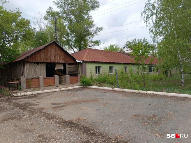 Здесь была летняя веранда и зона для мангала | Источник: Владислав Митрошин / 56.RU