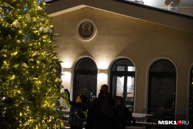 Рождество встретили в церкви священномученика Антипы на Колымажном дворе | Источник: Артем Рамазани-Зубов / MSK1.RU