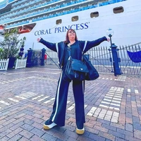 «Это был крайне унизительный опыт». 65-летняя женщина продала дом, чтобы работать на круизном лайнере фотографом