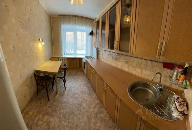За 35 тысяч можно снять «двушку» с узкой кухней на 4-й Поселковой | Источник: МЛСН /omsk.mlsn.ru