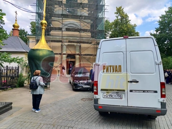После отпевания артистку похоронят рядом с мамой