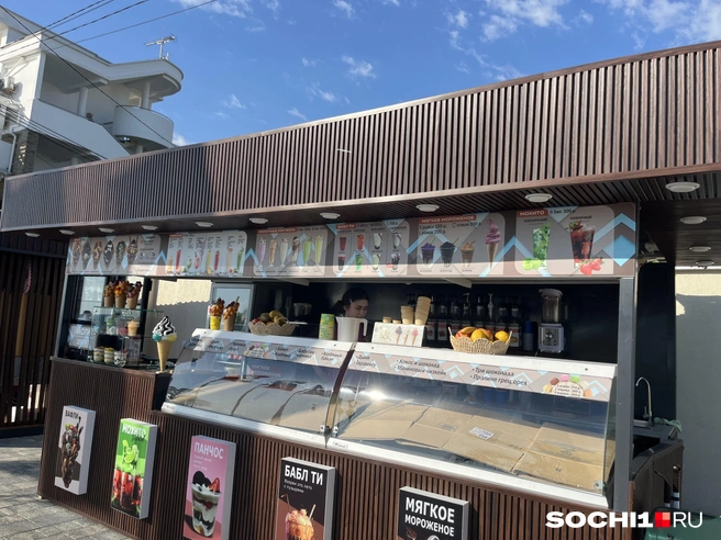 Очередь за пляжными вкусностями не стоит | Источник: Анна Грицевич / SOCHI1.RU