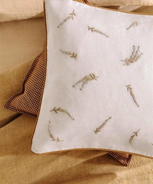 Летний шопинг ELLE DECORATION: 17 аксессуаров из льна