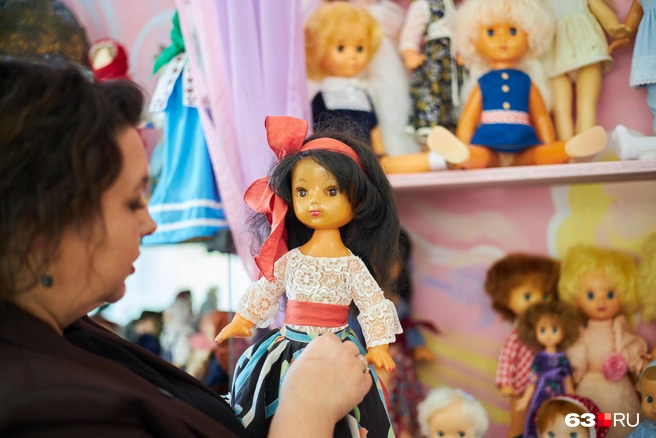 — Руки и ноги у куклы-цыганки отваливались. Резинки, на которых держались конечности, растянулись так, что превратились в ниточки | Источник: Роман Данилкин / 63.RU