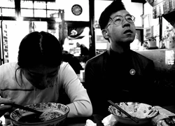 Новый социальный тренд: ужины с незнакомцами