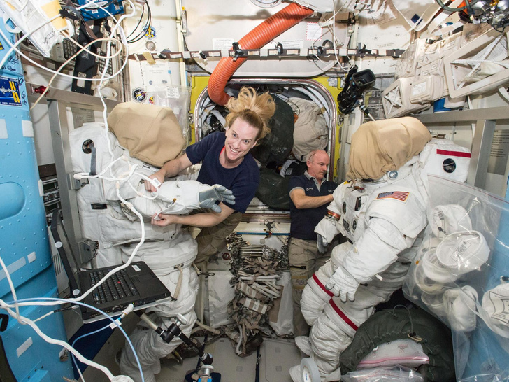 Неземная рутина: как живут, что едят и как развлекаются космонавты на Международной космической станции