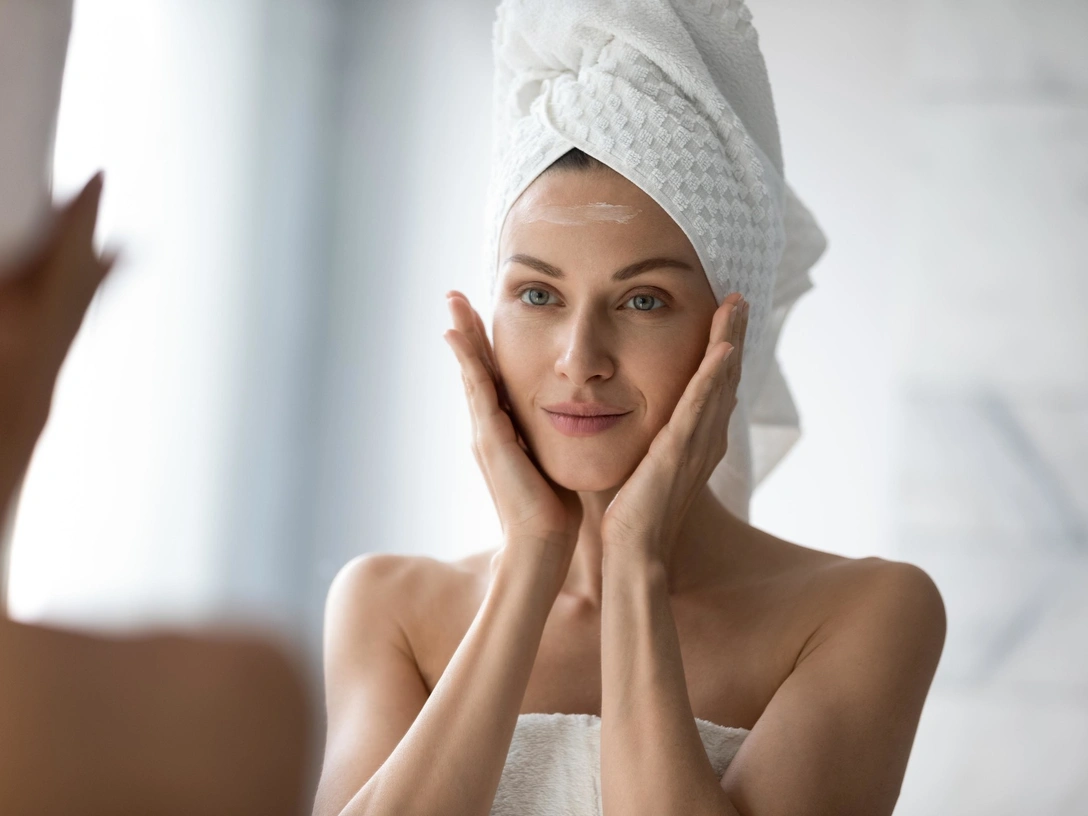 20 лучших anti-age кремов и сывороток для борьбы со старением кожи: выбор бьюти-экспертов | marieclaire.ru