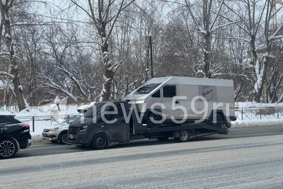 В Перми заметили машину, похожую на Tesla Cybertruck-Газель
