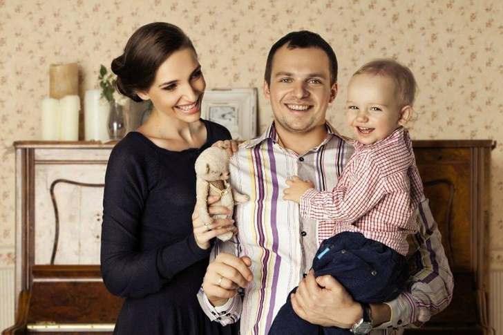 Алексей Янин с супругой Дарьей и сыном Андреем