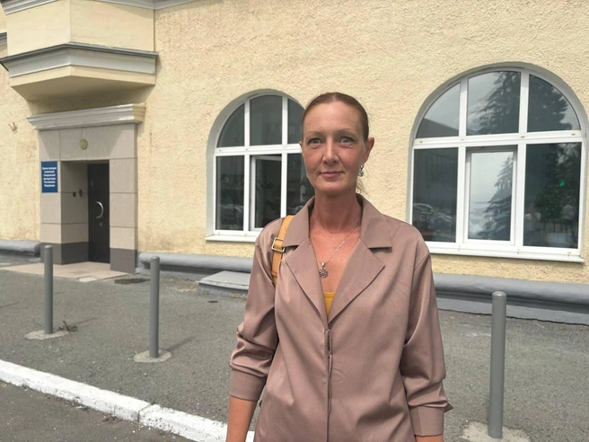 Наталья Дерябина надеется, что визит генпрокурора поможет спасти Дом офицеров от разрухи | Источник: Ксения Мельникова / E1.RU