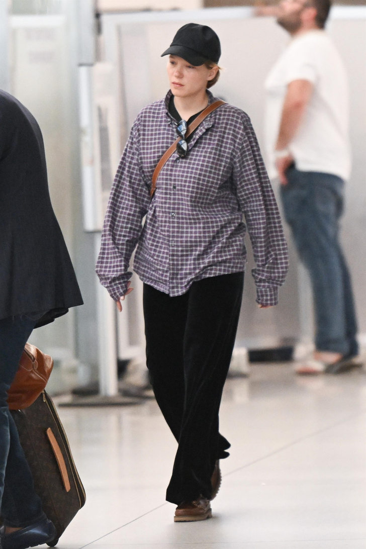 Девушка Бонда: Леа Сейду в мужской рубашке и бархатных брюках в Нью-Йорке