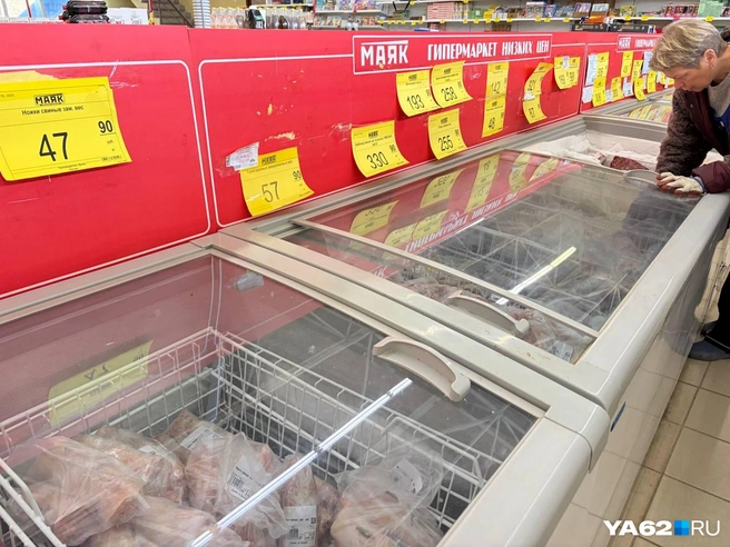 Мясо и рыбу многие также покупают в магазинах с низкими ценами | Источник: Дарья Ходосевич / YA62.RU