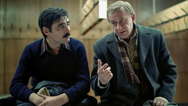 Александр Панкратов-Черный с 15 лет восхищался талантом Евстигнеева, стал близким другом артиста, вместе они сыграли потрясающий дуэт ученика и учителя в картине Карена Шахназарова «Зимний вечер в Гаграх» | Источник: кадр из фильма «Зимний вечер в Гаграх», 1985 год