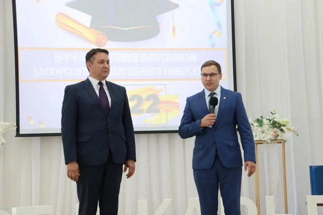 Три года он приходил на вручение дипломов | Источник: Нефтекамский филиал УУНиТ / Vk.com