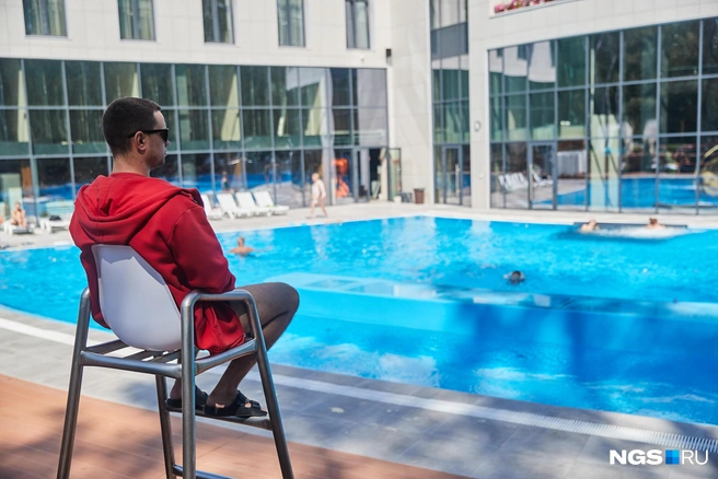 У бассейна не было спасателя | Источник: Александр Ощепков / NGS.RU