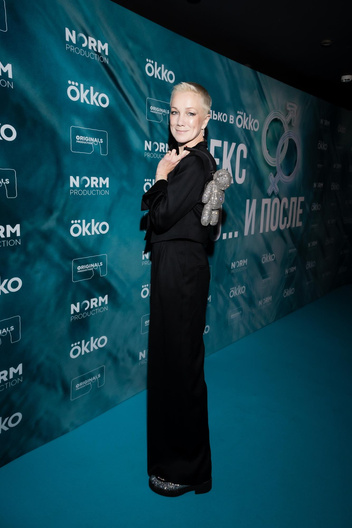 Дарья Мороз обнималась с Игорем Верником, Яна Кошкина сражала формами: премьера сериала «Секс. До и после»
