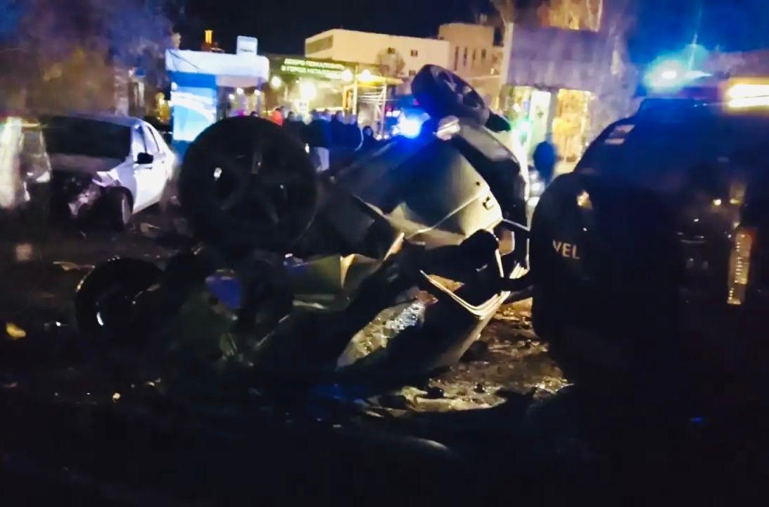 На Южном Урале молодой водитель устроил ДТП с пятью машинами. Погибли он и его 20-летняя пассажирка