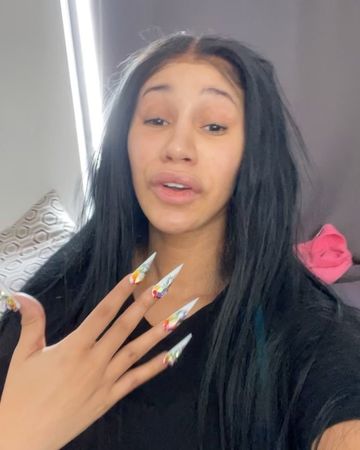 Girl power: Cardi B принимает свою внешность любой — и отвечает хейтерам