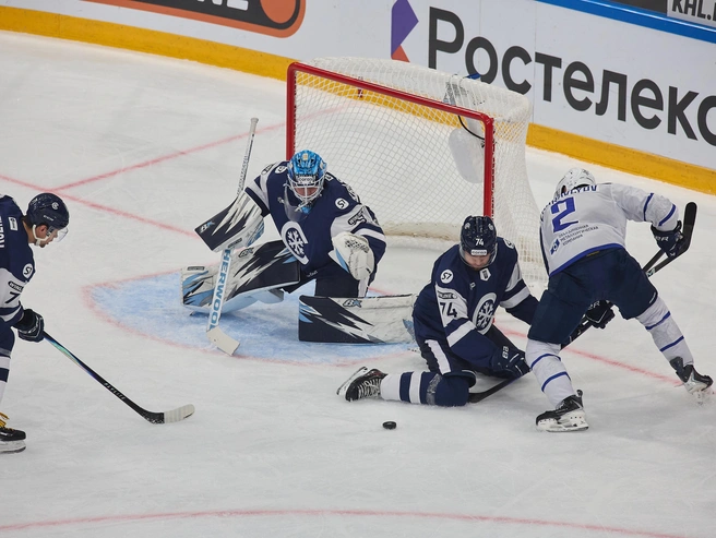 Первый период завершился со счетом 0:1 в пользу гостей. | Источник: Александр Ощепков / NGS.RU