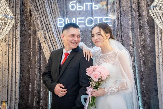 По словам Валерии, муж всегда предупреждал ее, когда задерживался на работе | Источник: Управление ЗАГС Кузбасса / Vk.com