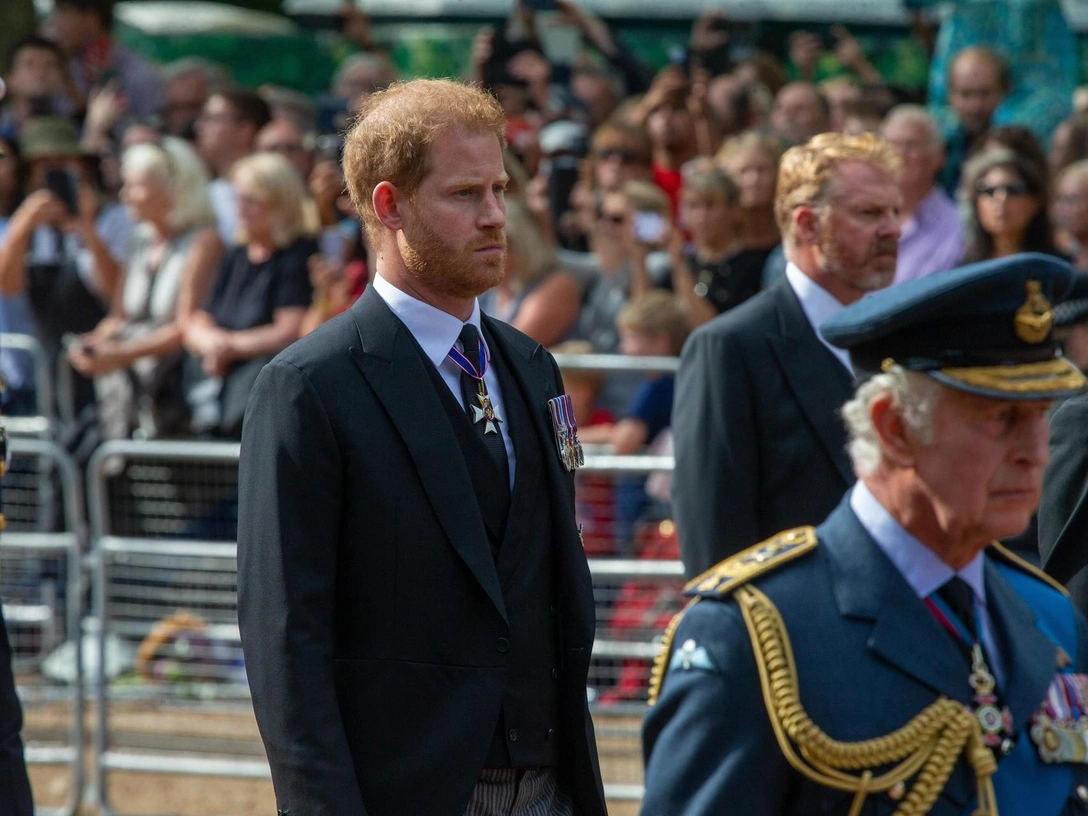 Принц Гарри заявил, что король Карл III с ним не разговаривает | marieclaire.ru