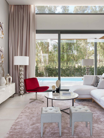 Дом с панорамными окнами в Испании 240 м² (фото 1)
