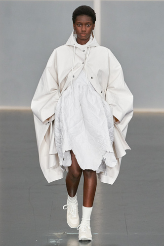 Cecilie Bahnsen и Mackintosh выпустили коллекцию плащей