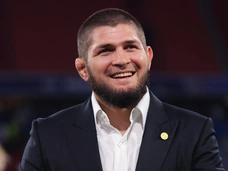 Непобежденный чемпион UFC. Почему Хабиб Нурмагомедов скрывал жену и завершил карьеру после смерти отца