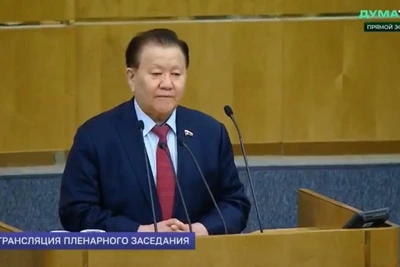 Тумусов поддержал поправки по миграции и заявил о расизме
